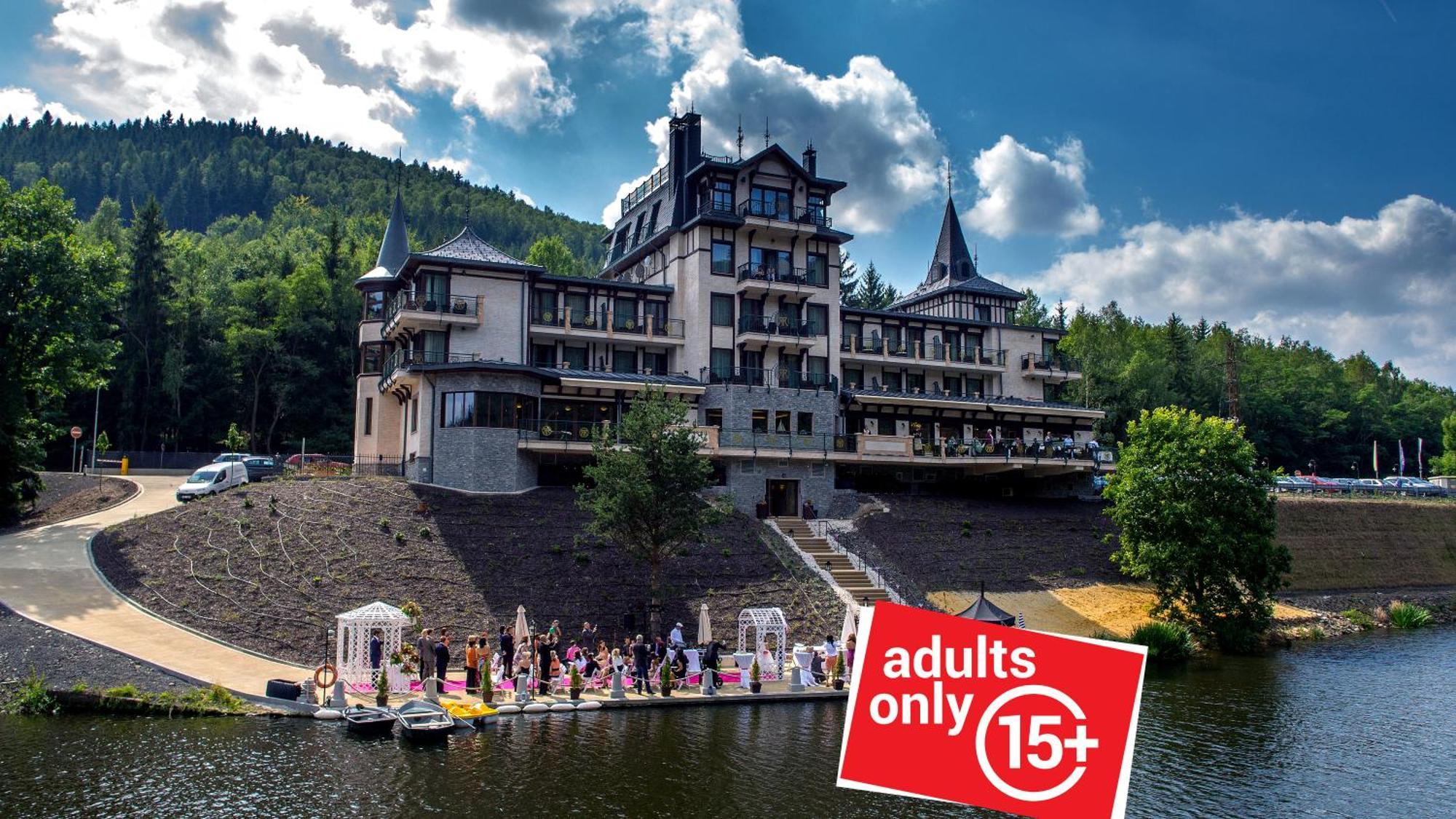 Retro Riverside Wellness Resort Karlovy Vary Kültér fotó